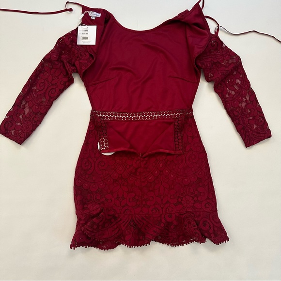 TWO SISTERS THE LABEL MEDINDIE RED LACE BACKLESS MINI DRESS W/FLUTTER HEM SzL - Picture 11 of 16